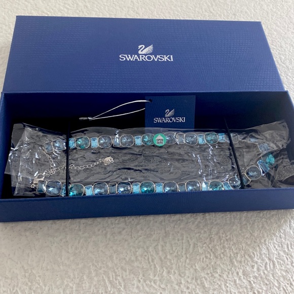 Swarovski Necklace with crystals in stunning variety of blue shades. - Picture 4 of 7